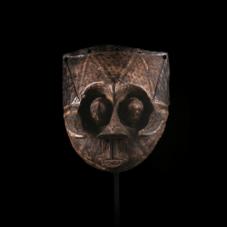 Masque d'art africain Kuba Pwoom Itok - collection Azzi Cheyssial