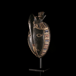 Profil d'un ancien masque Ligbi Yangaleya, sculpture anthropozoomorphe de Côte d'Ivoire.
