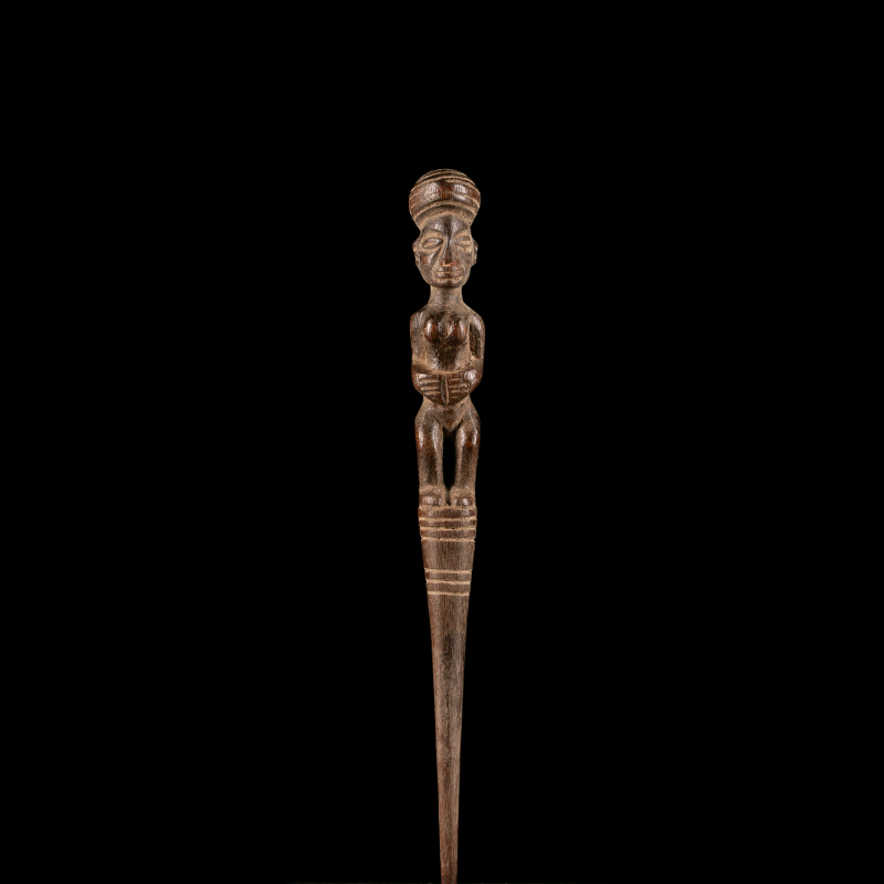 Luena Lwena Chokwe wooden hairpin – front view