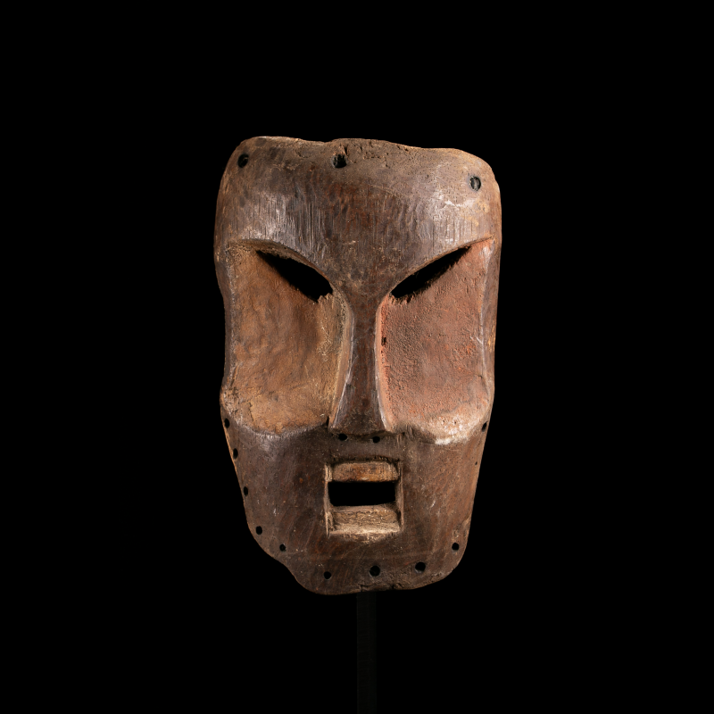Masque d’initiation Ndaaka en bois sculpté, vue de face