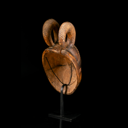 Côte d’Ivoire tribal art – Baule mask on custom stand