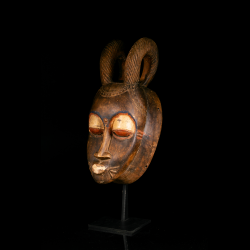 Baule mask with red white and blue pigments