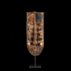 Grebo Kru mask with multiple projecting eyes – African art Liberia Côte d’Ivoire