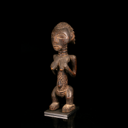 Luba royal female figure with hands at the breasts – three-quarter view