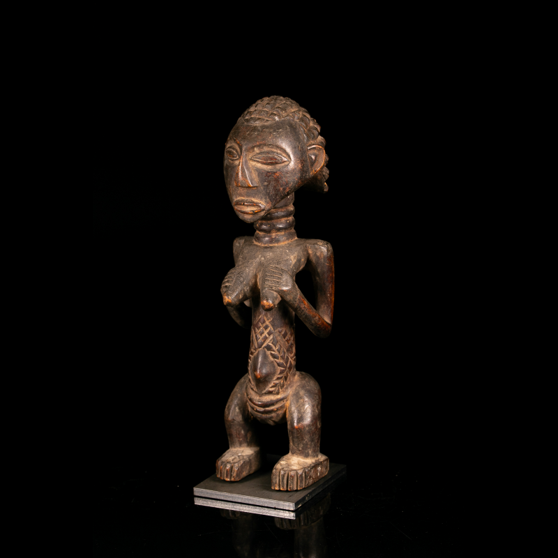 Luba royal female figure with hands at the breasts – three-quarter view