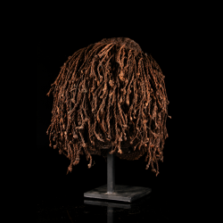 Masque Pwo Chokwe sur socle galerie – art traditionnel d’Afrique centrale
