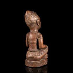 Sculpture royale Kuba sur socle géométrique – art africain du Congo