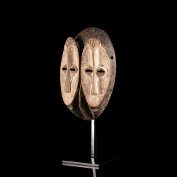 Rare Lega ritual mask in wood and kaolin – Congo