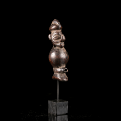 Objet de prestige Yaka à tête anthropomorphe – sifflet de chasse