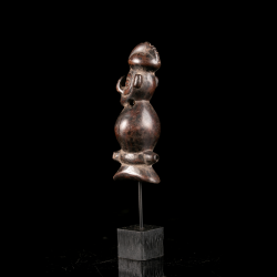 Yaka yimbila carved wooden whistle – African art from Kwango