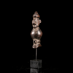 Sifflet de chasse Yaka ndemba anthropomorphe – Congo RDC