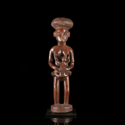 Chokwe Luena maternity figure in carved wood depicting a mother holding her child