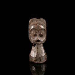 Figure janiforme Bembe Basikasingo pré-Bembe en bois, vue de face