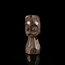 Figure céphalomorphe pré-Bembe Basikasingo avec grands yeux circulaires