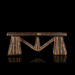 Appuie-nuque Zulu ou Nguni en bois sculpté d’Afrique du Sud, vue de face