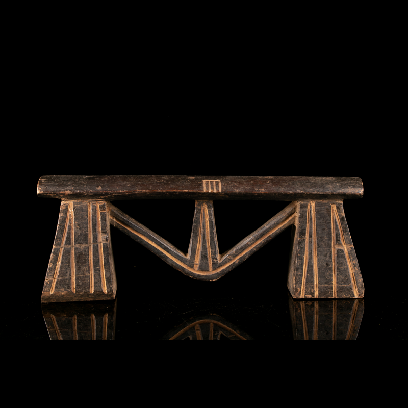 Appuie-nuque Zulu ou Nguni en bois sculpté d’Afrique du Sud, vue de face
