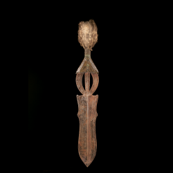 Poto Ngombe prestige knife in iron with decorated handle, frontal view