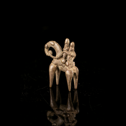 Sao Kotoko Putchu Guinadji bronze equestrian amulet, frontal view