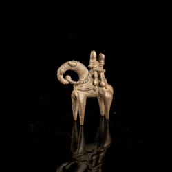 Sao Kotoko Putchu Guinadji copper-alloy horseman, three-quarter view