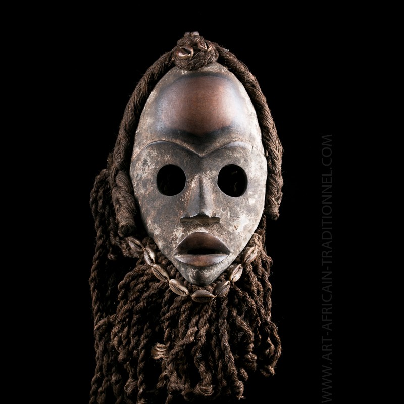 Masque africain Gunye Ge de l'ethnie Dan en Côte d'Ivoire