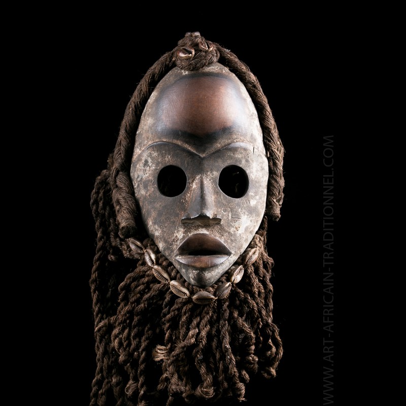 Masque africain Gunye Ge de l'ethnie Dan en Côte d'Ivoire Masque africain Gunye Ge de l'ethnie Dan en Côte d'Ivoire