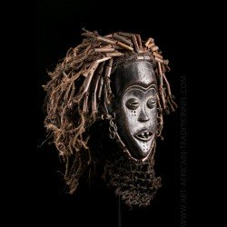 Luvale Tchokwe Mwana Pwo mask