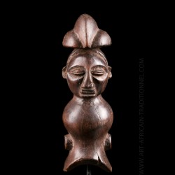 Sifflet africain d'origine Yaka au Congo. Authentique objet d'art tribal d'Afrique.