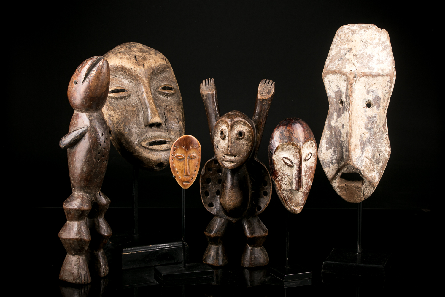 Masques et statues d'art africain Lega, Congo